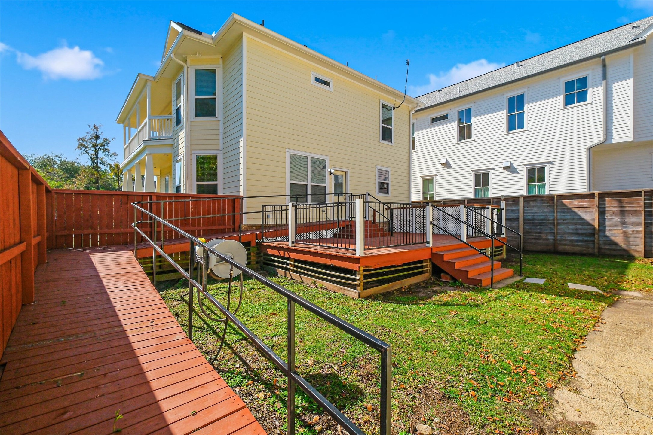 643 East 10th Street Houston, TX 77008 - Photo 16 of 28 a view of house with swimming pool outdoor seating