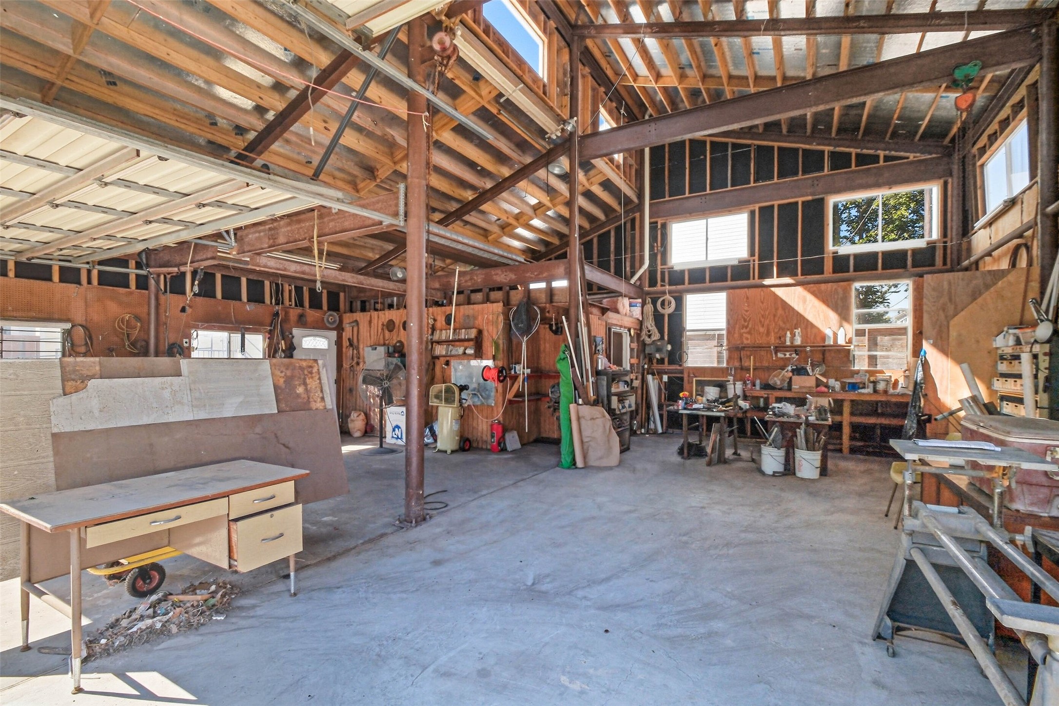 643 East 10th Street Houston, TX 77008 - Photo 19 of 28 a view of a room with wooden walls