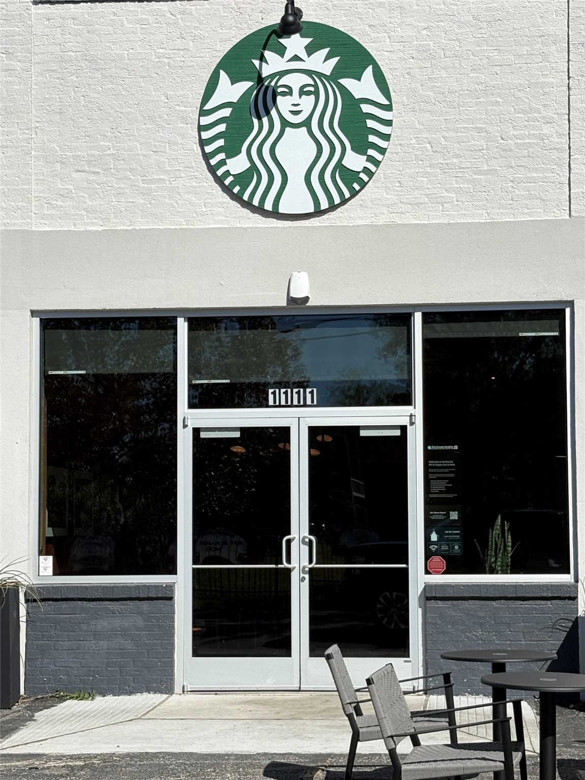 643 East 10th Street Houston, TX 77008 - Photo 23 of 28 a view of a door of the house and window
