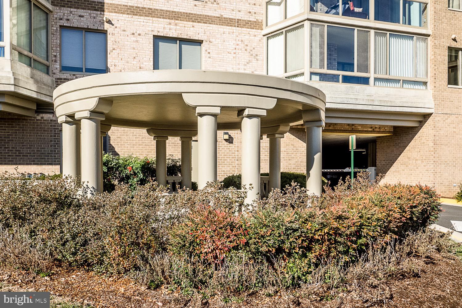 19365 Cypress Ridge Terrace, Unit 515 Leesburg, VA 20176 - Photo 23 of 33 Potomac Building exterior