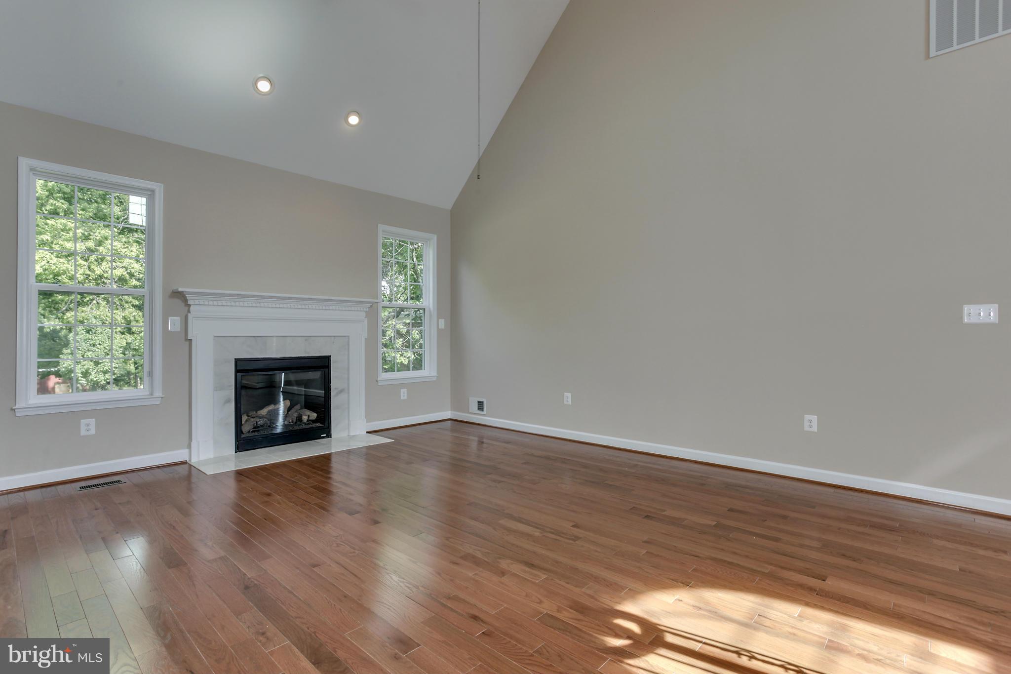 11103 Riverview Road Fort Washington, MD 20744 - Photo 5 of 29 Living Room