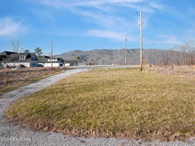 $280,000 | 348 Wagon Lane, Speedwell, TN 37870