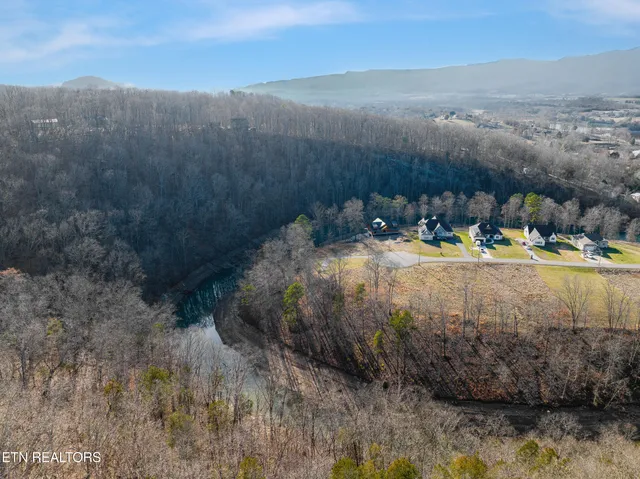 $280,000 | 348 Wagon Lane, Speedwell, TN 37870
