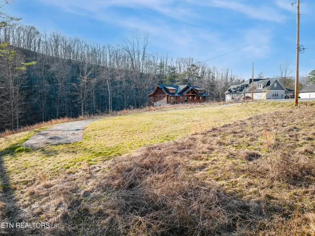 $280,000 | 348 Wagon Lane, Speedwell, TN 37870