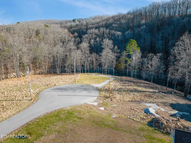 $280,000 | 348 Wagon Lane, Speedwell, TN 37870