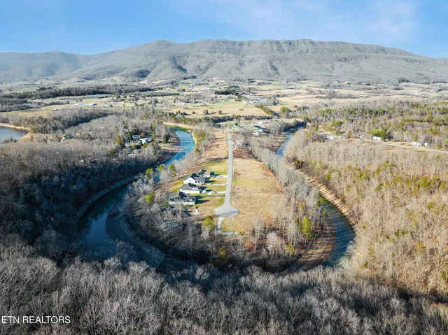 $280,000 | 348 Wagon Lane, Speedwell, TN 37870