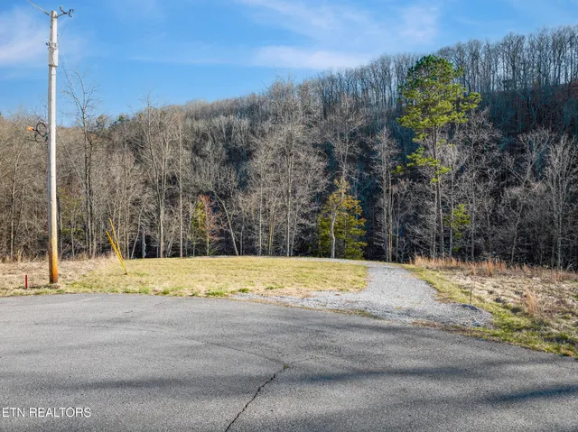 $280,000 | 348 Wagon Lane, Speedwell, TN 37870