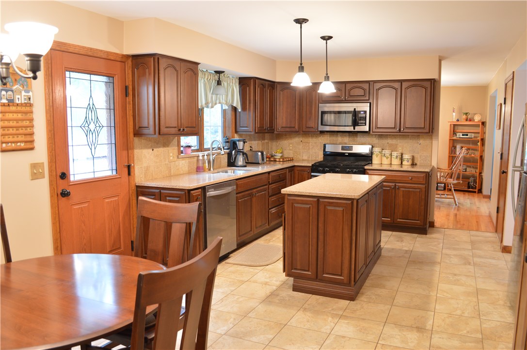 8 Wildwood Road Narragansett, RI 02882 - Photo 3 of 19