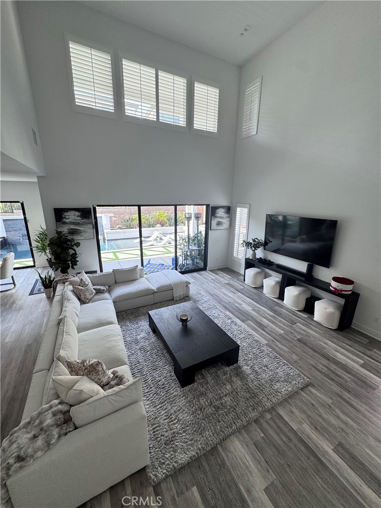 20551 Hummingbird Court Porter Ranch, CA 91326 - Photo 8 of 40 Living View