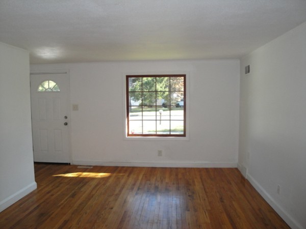 726 Bradley Road Springfield, MA 01109 - Photo 6 of 14