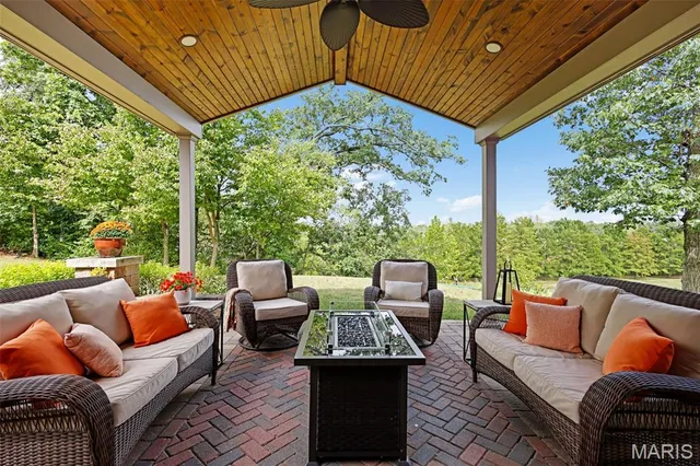 $619,900 | 121 Fox Hill Court, Edwardsville, IL 62025