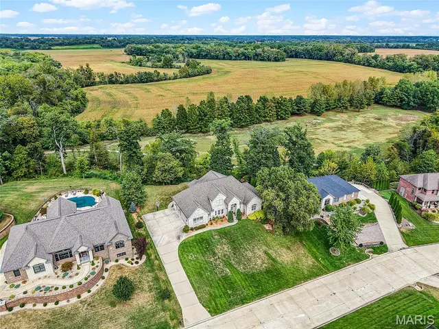 $619,900 | 121 Fox Hill Court, Edwardsville, IL 62025
