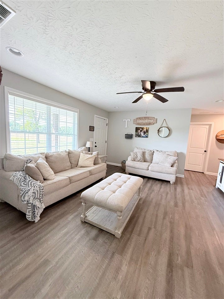 565 Devasher Road Scottsville, KY 42164 - Photo 3 of 22 Gallery Image 3