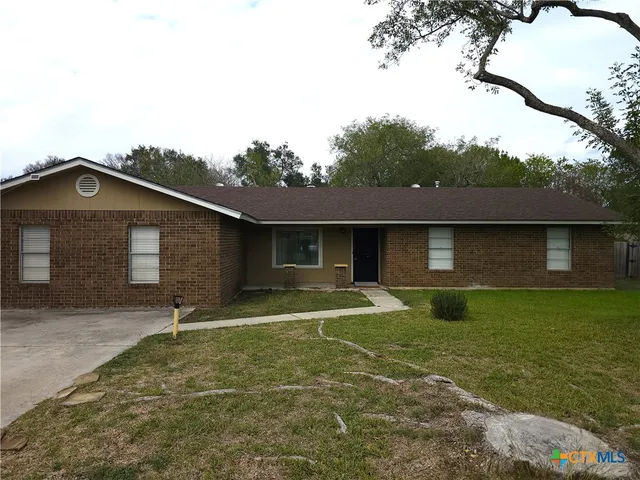 $318,900 | 1648 Eastwood Drive, Seguin, TX 78155