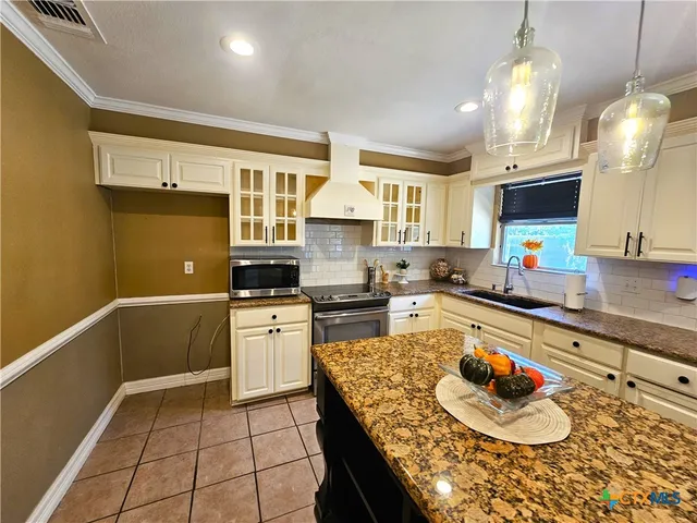 $318,900 | 1648 Eastwood Drive, Seguin, TX 78155