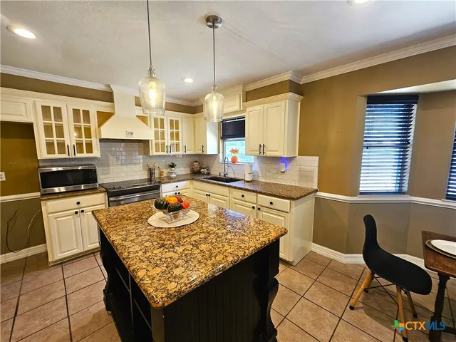 $318,900 | 1648 Eastwood Drive, Seguin, TX 78155