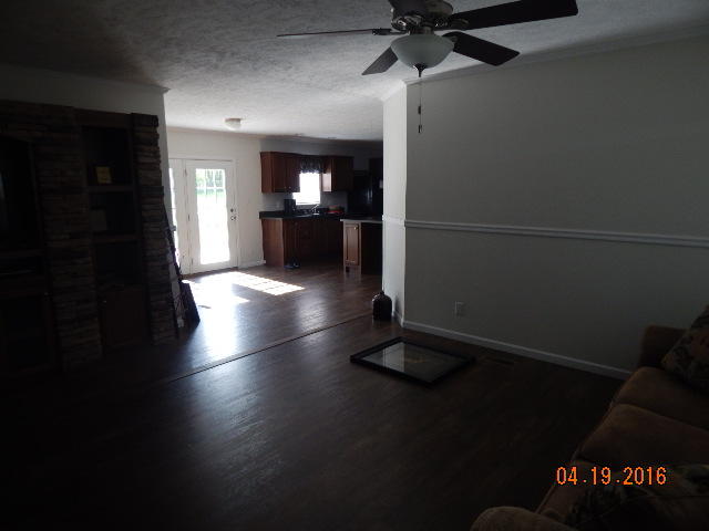 572 Farm Loop Road New Market, TN 37820 - Photo 4 of 10 004