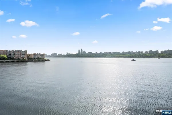 $599,000 | 155 The Promenade, Edgewater, NJ 07020