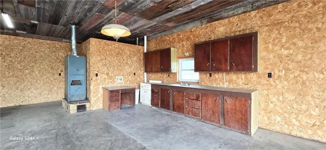 $799,999 | 24770 Earnest Road, Lane, KS 66042