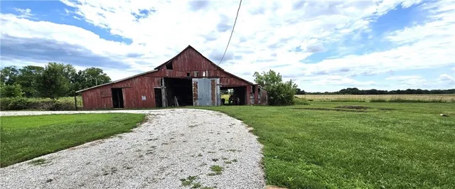 $799,999 | 24770 Earnest Road, Lane, KS 66042