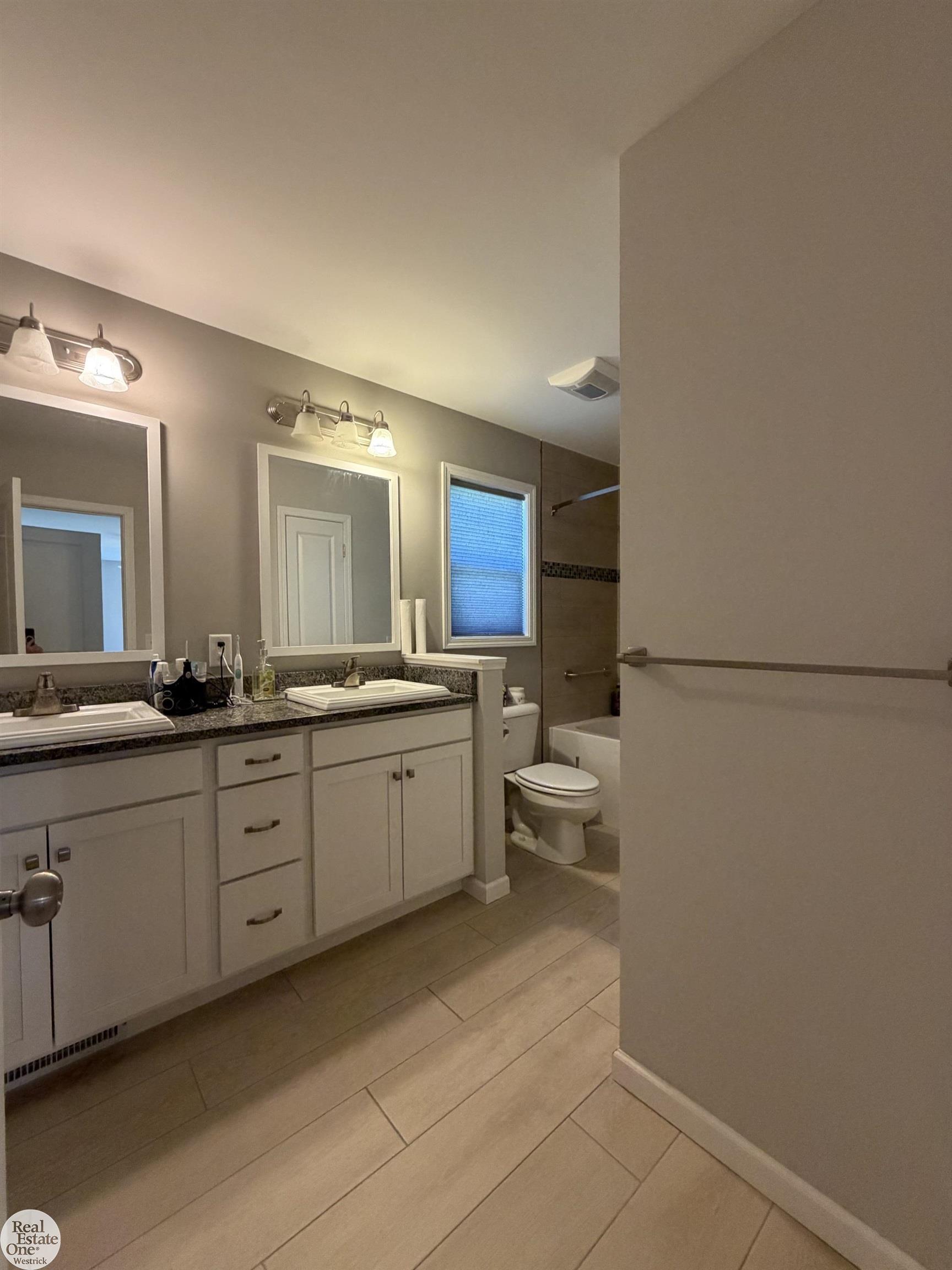 8164 North River Road Marine City, MI 48039 - Photo 18 of 23 Primary Bath
