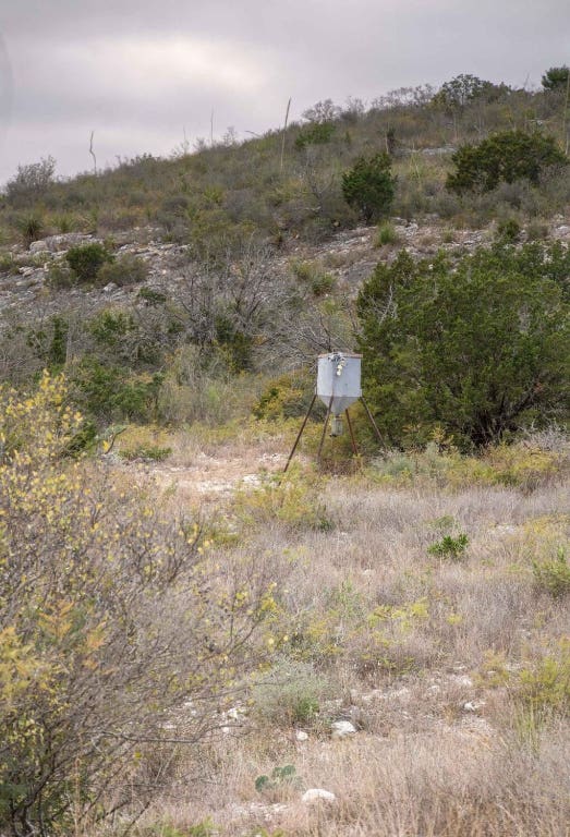 58 L Leona Ranch Road Brackettville, TX 78832 - Photo 7 of 12 a view of a yard with a sink