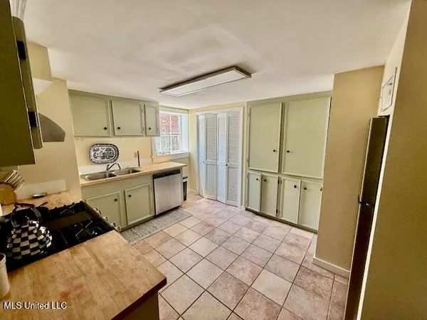 $255,000 | 129 South Commerce Street, Natchez, MS 39120