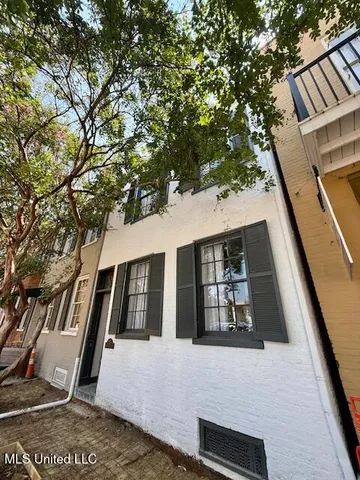 $255,000 | 129 South Commerce Street, Natchez, MS 39120