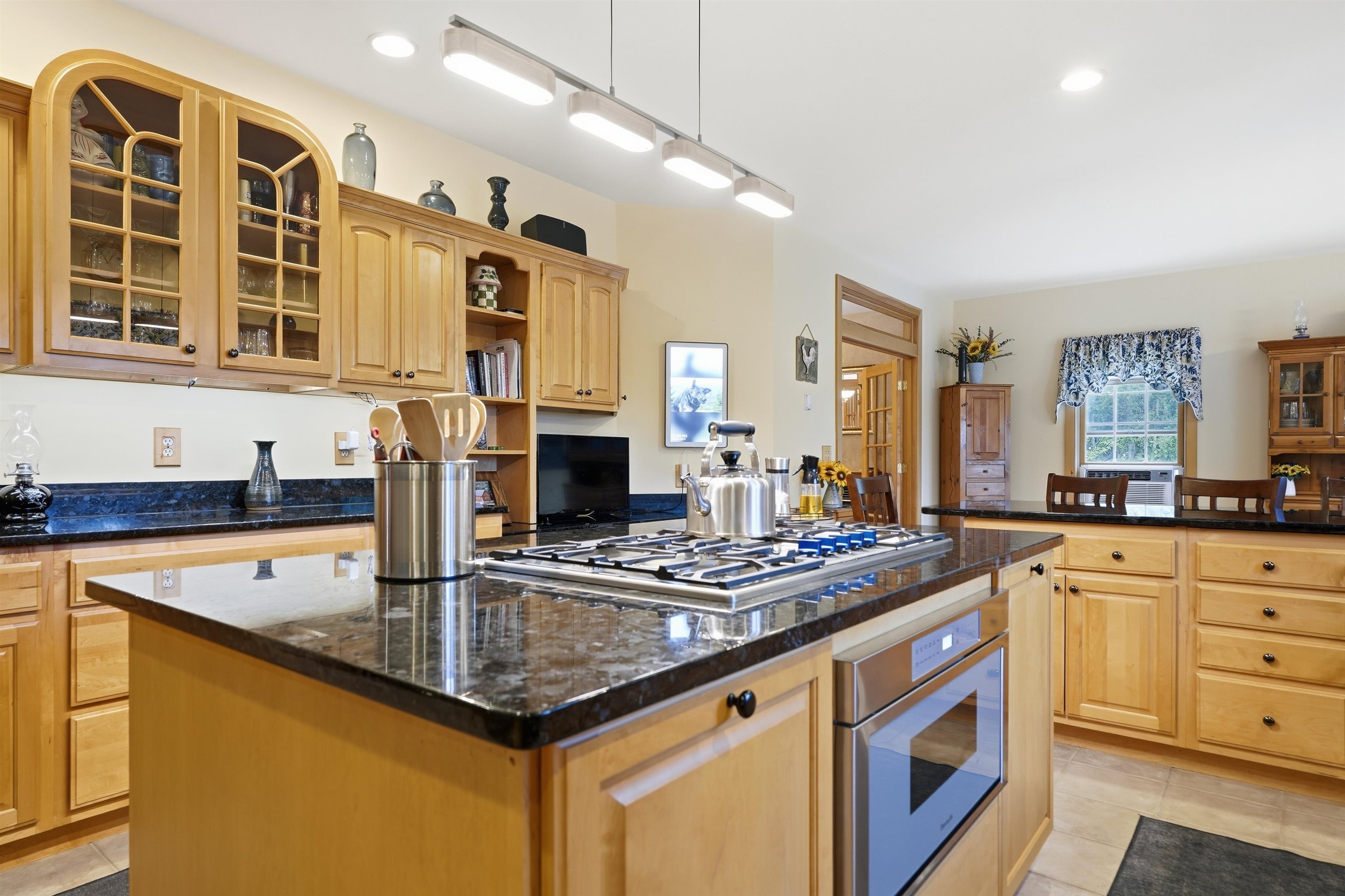 202 S Road Deerfield, NH 03037 - Photo 3 of 49