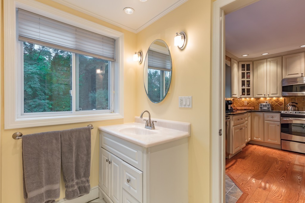 278 Maple Street Middleton, MA 01949 - Photo 8 of 26 Gallery Image 8