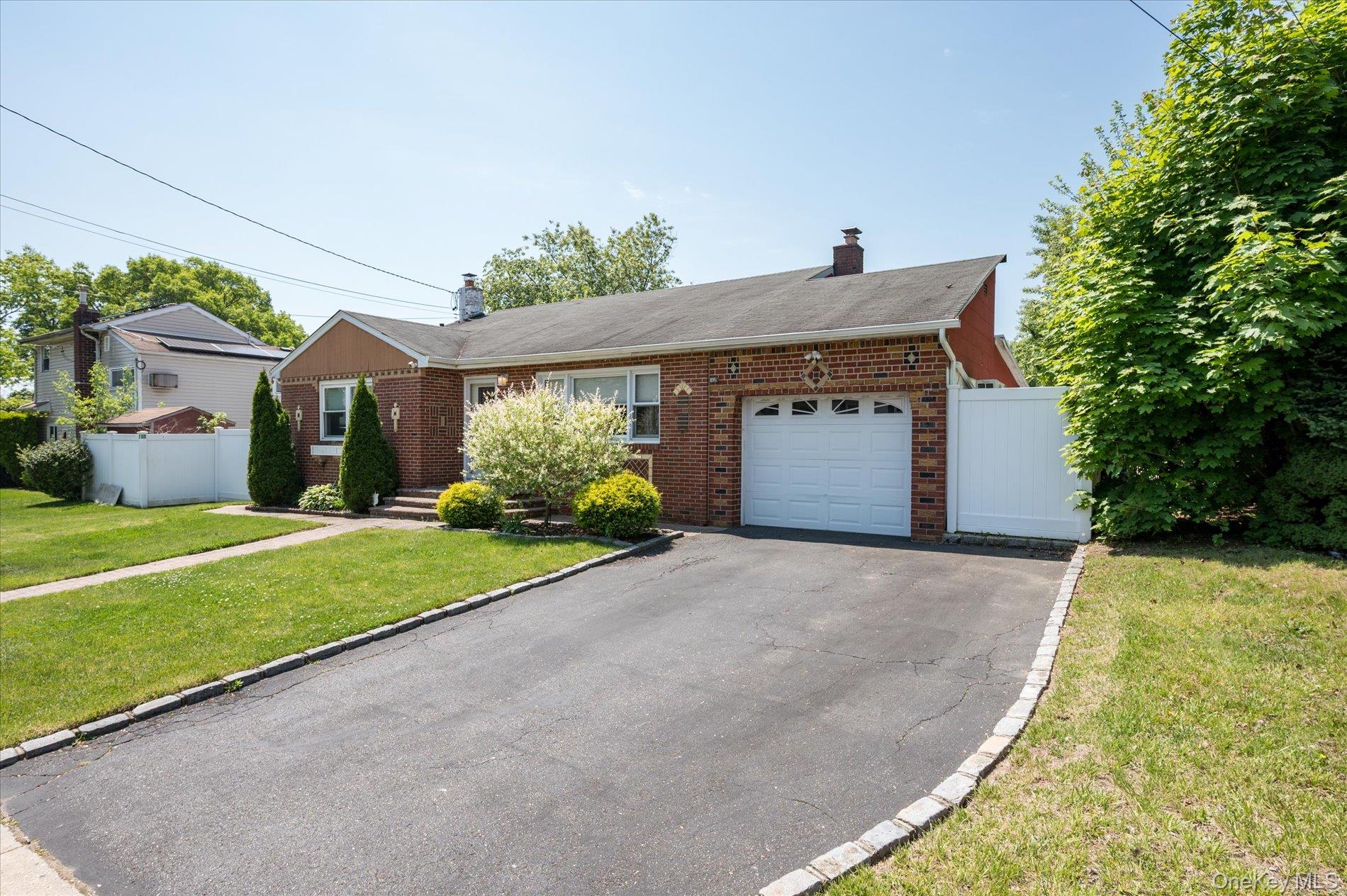 330 Woods Road North Babylon, NY 11703 - Photo 2 of 21