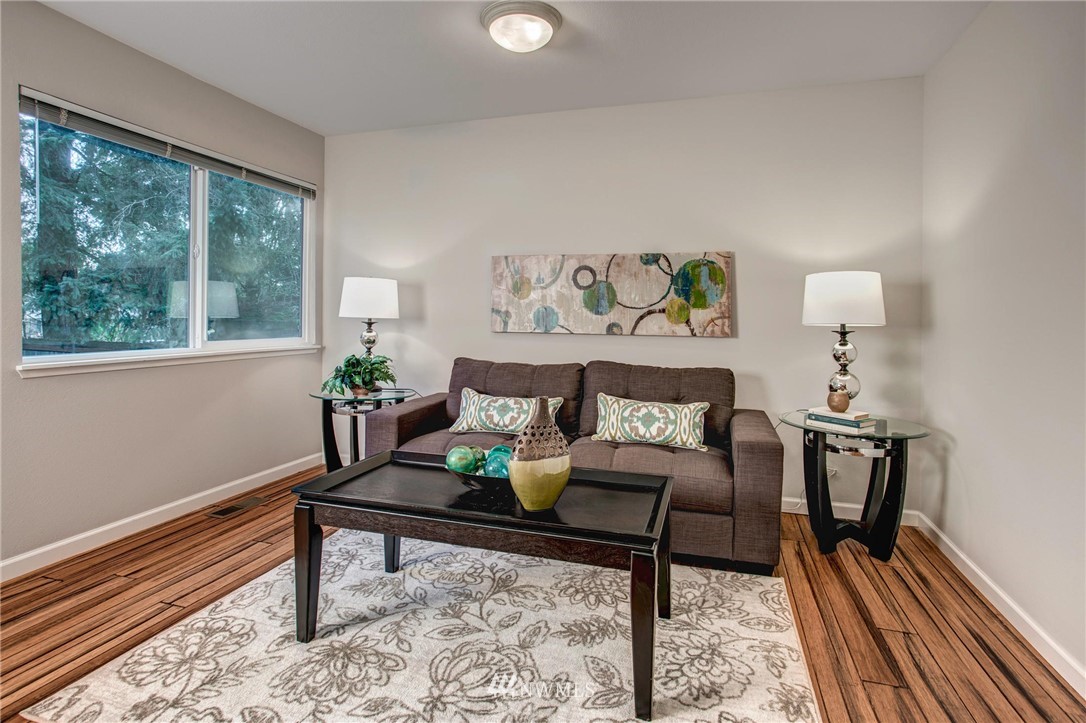 23613 Meridian Place West Bothell, WA 98021 - Photo 19 of 32 a living room with furniture and a window