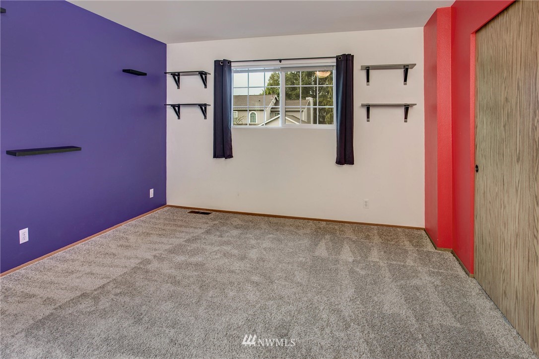 23613 Meridian Place West Bothell, WA 98021 - Photo 28 of 32 a view of empty room with windows