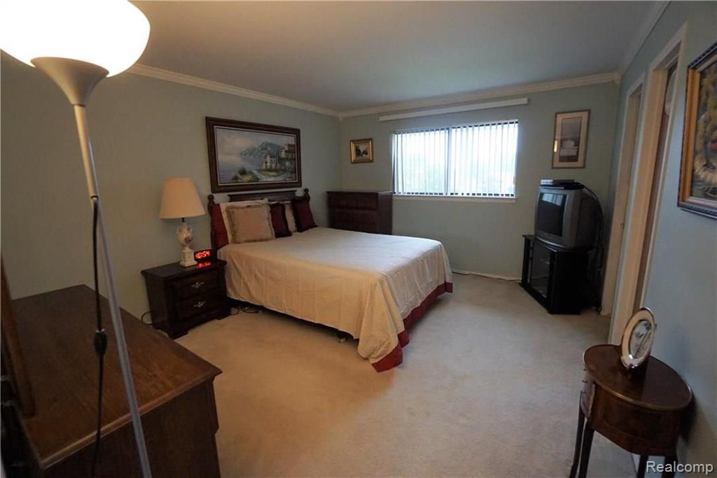 1098 Paddington Road Canton, MI 48187 - Photo 28 of 35