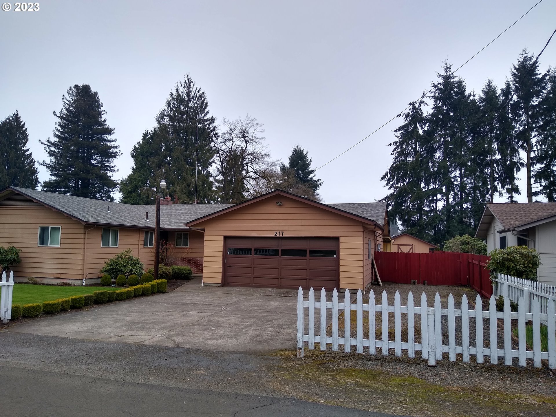 217 Dibblee Lane Eugene, OR 97404 - Photo 2 of 12