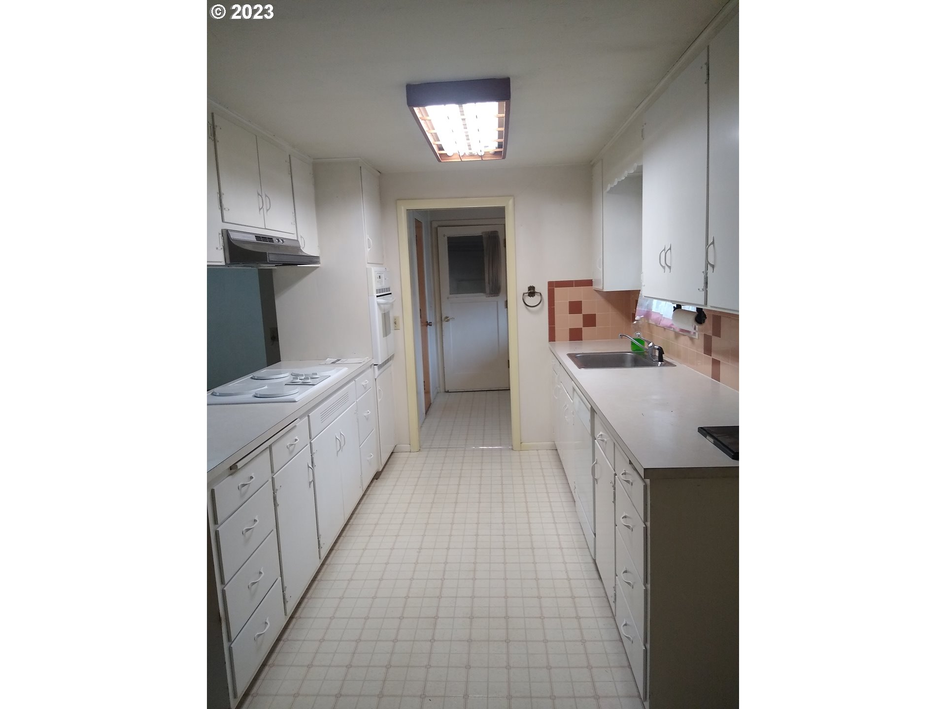 217 Dibblee Lane Eugene, OR 97404 - Photo 4 of 12