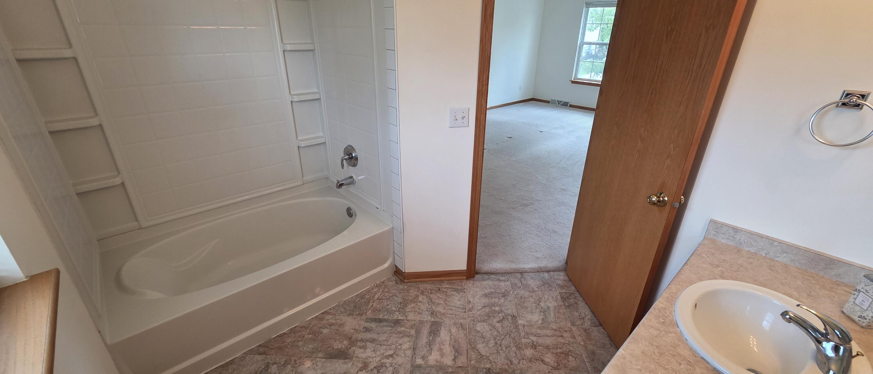 588 East Randy Road Oak Creek, WI 53154 - Photo 21 of 34 Primary Full Bath