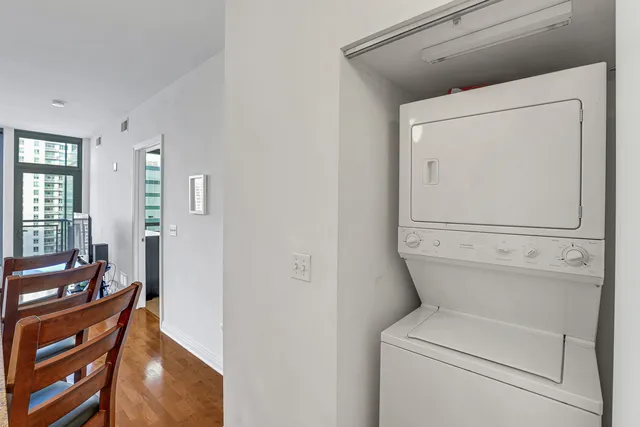 $2,500 | 565 West Quincy Street, Unit 1805, Chicago, IL 60661