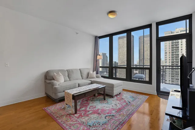 $2,500 | 565 West Quincy Street, Unit 1805, Chicago, IL 60661