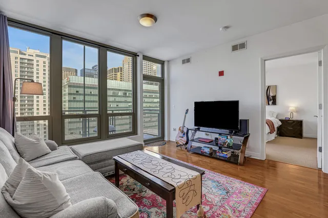 $2,500 | 565 West Quincy Street, Unit 1805, Chicago, IL 60661