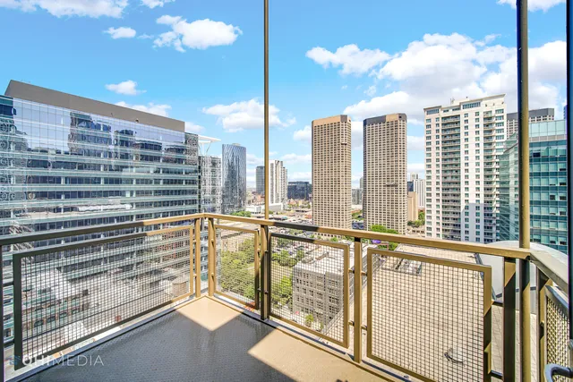$2,500 | 565 West Quincy Street, Unit 1805, Chicago, IL 60661