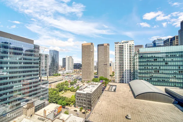 $2,500 | 565 West Quincy Street, Unit 1805, Chicago, IL 60661
