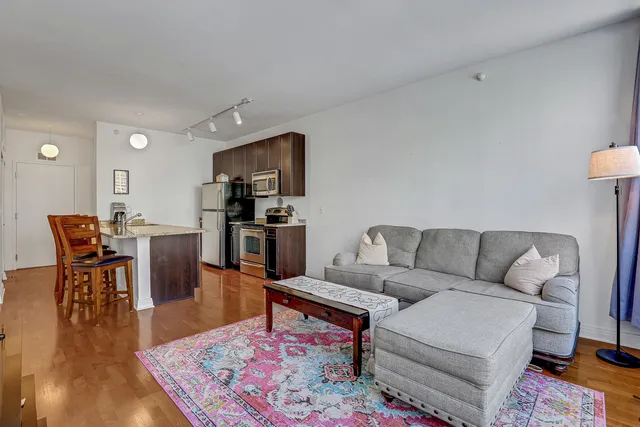 $2,500 | 565 West Quincy Street, Unit 1805, Chicago, IL 60661