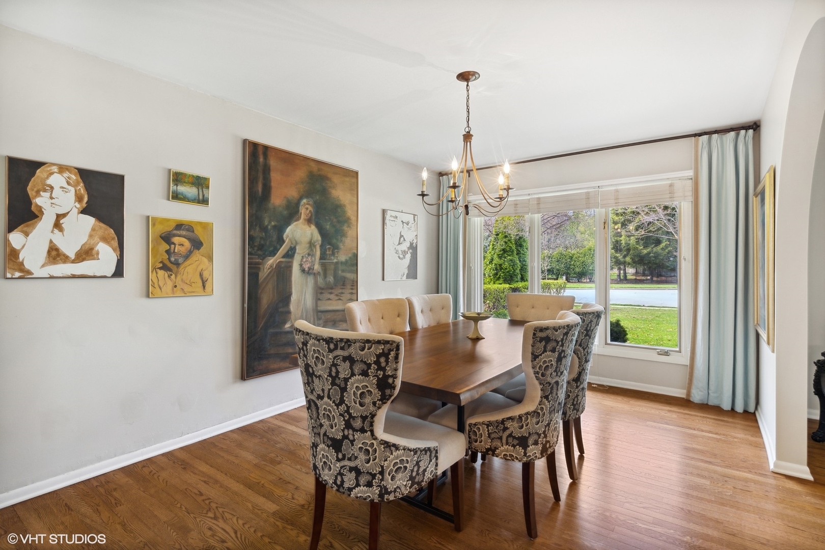 25 Princeton Road Hinsdale, IL 60521 - Photo 13 of 39 a view of a dining room with furniture window and wooden floor