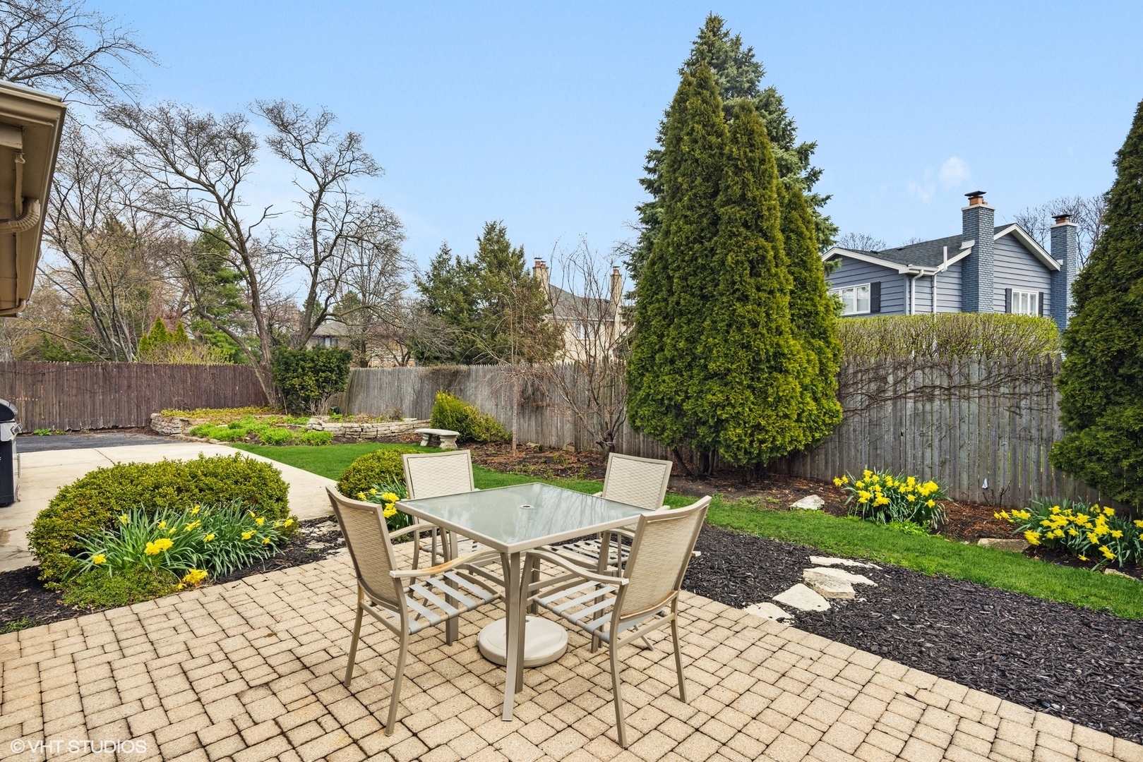 25 Princeton Road Hinsdale, IL 60521 - Photo 36 of 39 a view of a chairs and table in backyard of the house