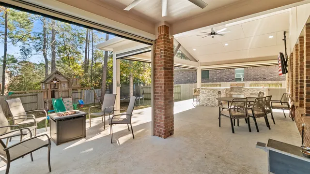 $479,000 | 216 Elianne Lace Court, Conroe, TX 77318