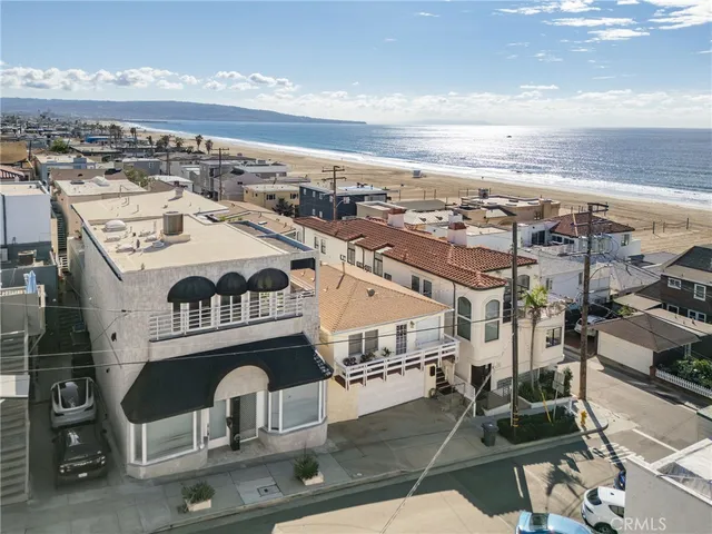 a view of a building with an outdoor space