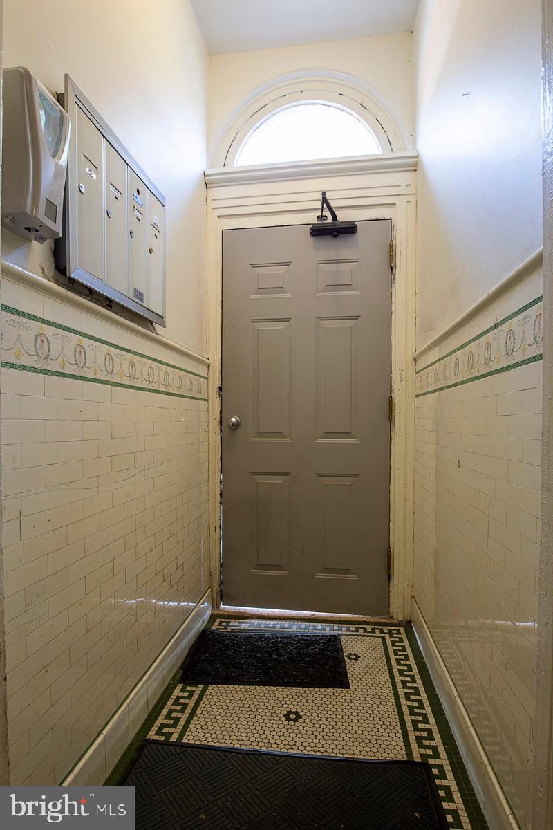 609 South 10th Street Philadelphia, PA 19147 - Photo 27 of 28 Entry