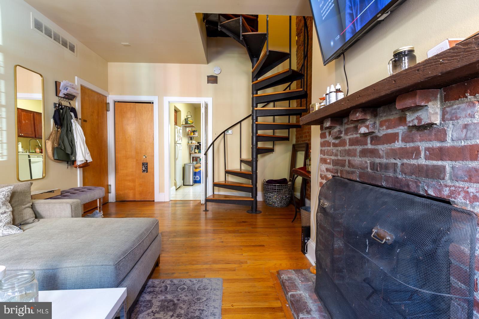 609 South 10th Street Philadelphia, PA 19147 - Photo 4 of 28 1F