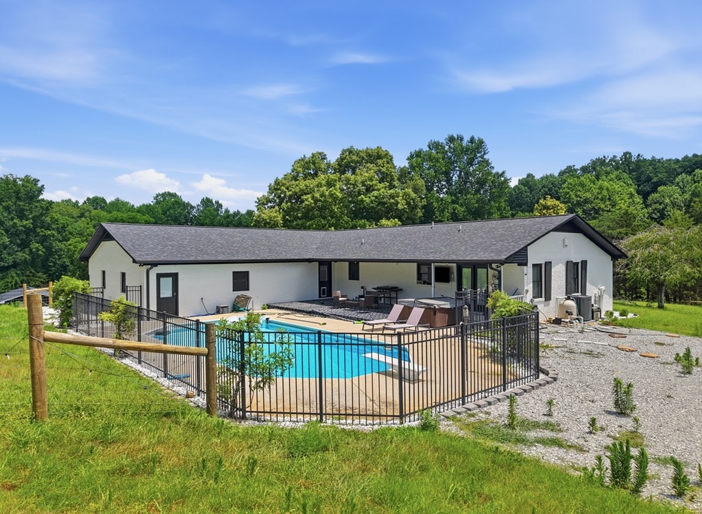 237 Southfork Road Sparta, TN 38583 - Photo 8 of 47
